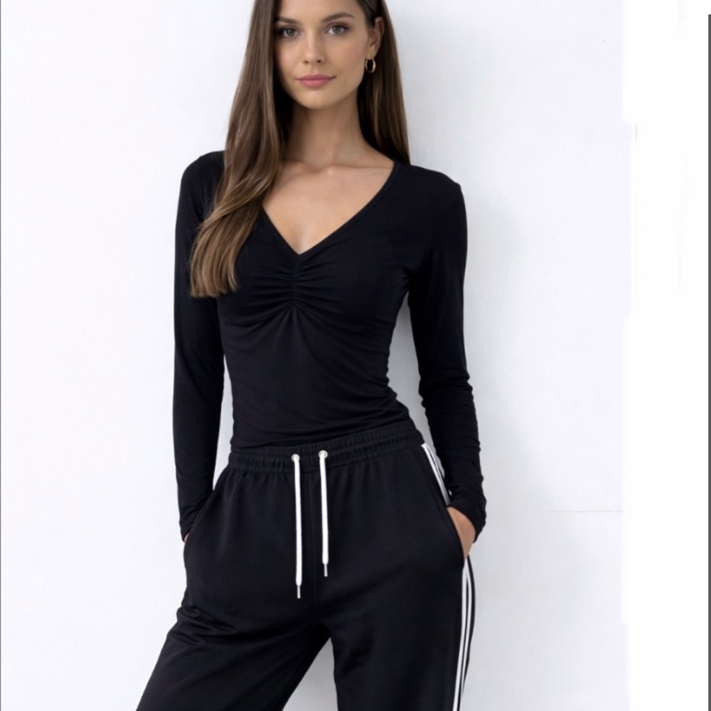 Veronica Beard Black Noir Ruched Deep V-Neck Top
NWT Large Spandex